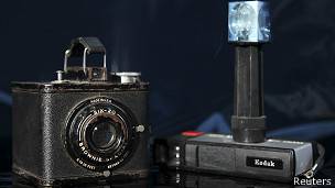 Eastman Kodak Brownie Special Six-20 (L) and the Pocket Instamatic 20 (R)