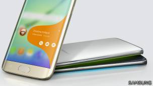 Las curvaturas laterales también mostrarán información que determine el usuario: tiempo, clima, etc.