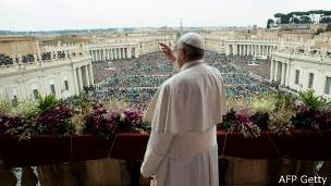 Papa Francisco ante fieles el domingo de Semana Santa.