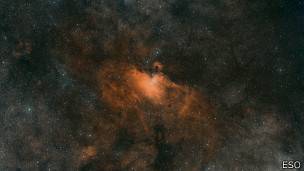 Los Pilares de la Creación están en la nebulosa de Águila, que es lo que se ve en la fotografía.