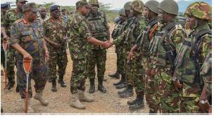 Rais Kenyatta huku amevaa sare ya jeshi