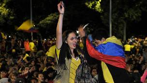Colombiana celebra con sus compatriotas