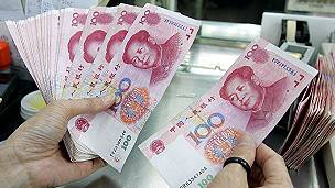 China no recurrió a una devaluación competitiva durante el estallido financiero de 2008 y dejó que su moneda se apreciara en más de un 50% en relación al dólar desde 2005. Yuan