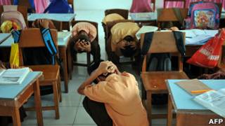 Latihan gempa