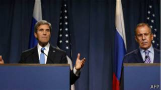 John Kerry (ibumoso) na Sergei Lavrov