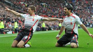 Steven Gerrard y Luis Suárez