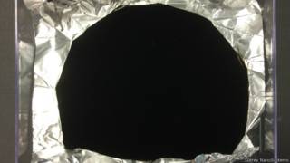 Vantablack, el material más oscuro del mundo