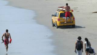 Equipo de rescate en Venice Beach