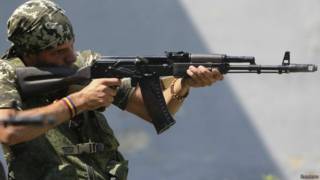 Combatente espanhol luta ao lado dos rebeldes / Crédito: Reuters