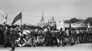 150928055318_anti_communist_indonesia_640x360_gettyimages_nocredit.jpg