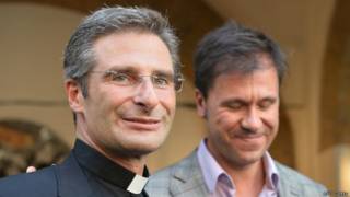 151003144652_vaticano_cura_polaco_gay_ch