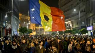 151104055650_protest__romania_640x360_ap.jpg