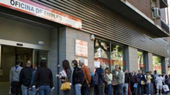 Trabajadores en un centro de empleo