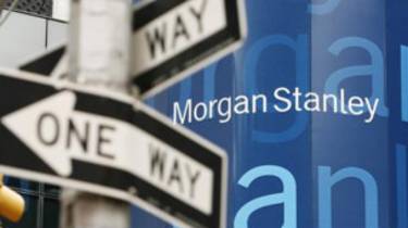 Un informe del banco Morgan Stanley sostiene que la excesiva oferta de mano de obra bajará a partir de ahora conllevando un aumento de los salarios.