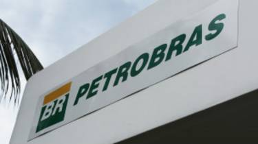 Cartel con el logo de Petrobras.