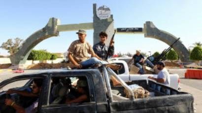 Wapiganaji wakilinda uwanja wa ndege wa Tripoli baada ya kuuteka