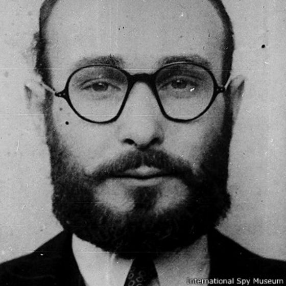 El espía catalán que engañó a los nazis el Día D en Normandía - BBC Mundo - 140605151300_joan_pujol_garcia_351x351_internationalspymuseum
