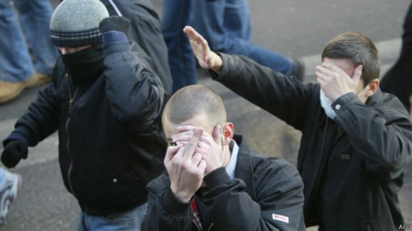 http://ichef.bbci.co.uk/news/ws/590/amz/worldservice/live/assets/images/2014/10/02/141002124023_demo_ultranationalists_central_moscow_624x351_afp.jpg