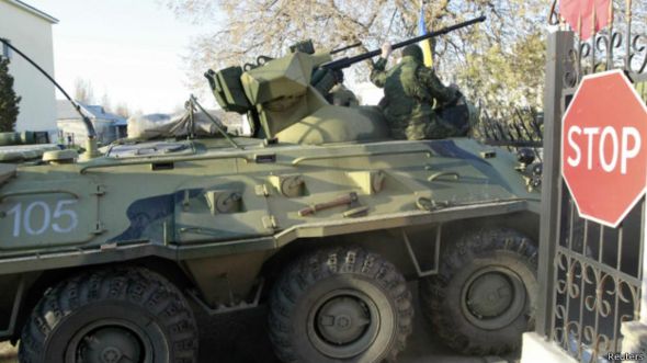 http://ichef.bbci.co.uk/news/ws/590/amz/worldservice/live/assets/images/2014/10/02/141002130000_armed_men_armoured_vehicle_airbase_belbek_near_sebastopol_624x351_reuters.jpg