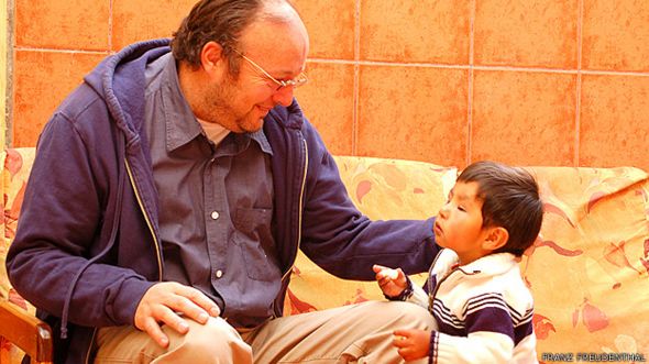 Dr. Franz Freudenthal con un paciente