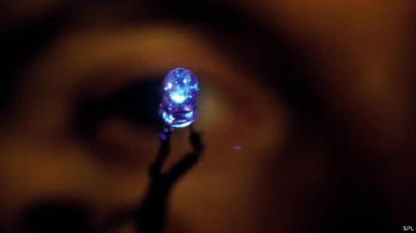 جائزة نوبل للفيزياء لمخترعو مصابيح ليد الزرقاء