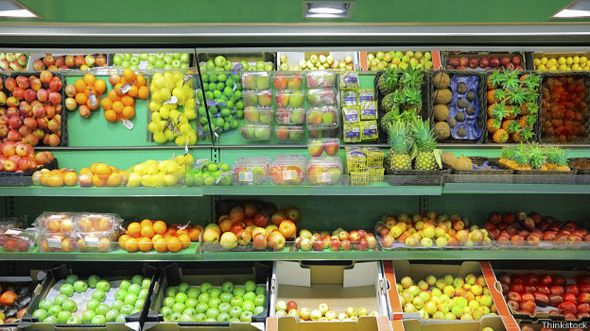 Frutas en un supermercado.