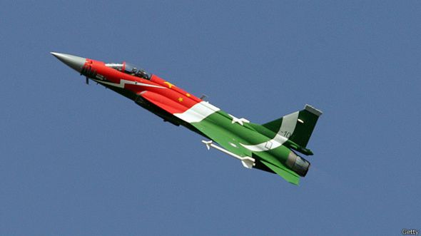 Китайский бюджетный истребитель JF-17