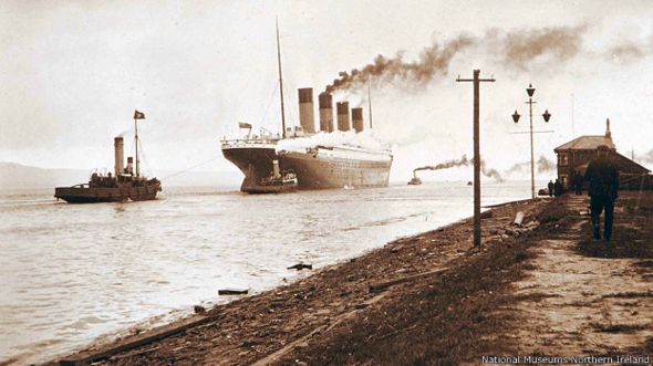 Titanic solta fumaça