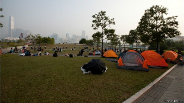 警方已在添馬公園設立防線（BBC中文網記者蕭爾攝）。