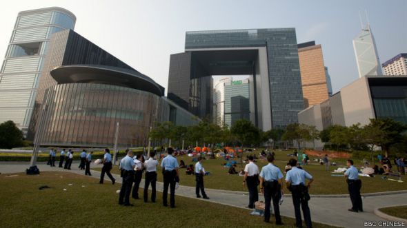 警方已在添马公园设立防线（BBC中文网记者萧尔摄）。