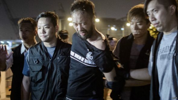 Zeng Jian Chao (in) taken away by the police (15/10/2014)