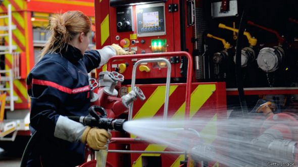 http://ichef.bbci.co.uk/news/ws/590/amz/worldservice/live/assets/images/2014/10/23/141023205923_female_firefighter_624x351_gettyimages.jpg