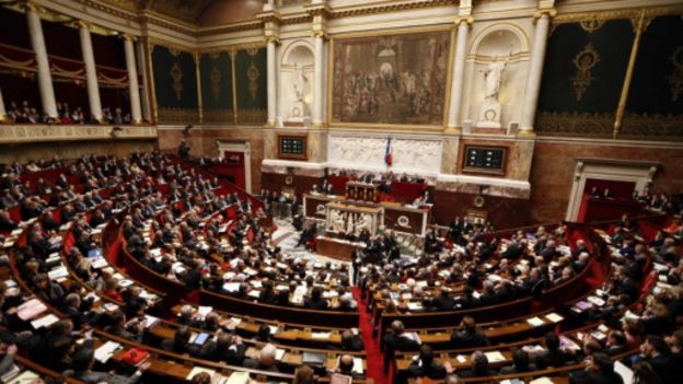 பிரெஞ்சு அரசியலமைப்பில்  மாற்றங்களை ஏற்படுத்த பிரெஞ்சு நாடாளுமன்றின் கீழவை ஒப்புதல்