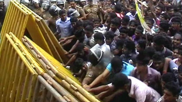 141222194608_student_protest_colombo_640