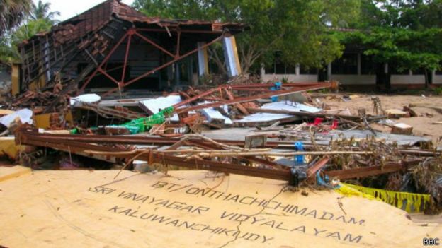 141227161823_tsunami_east_sri_lanka_512x