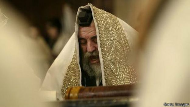 Rabino durante a Festa de Purim