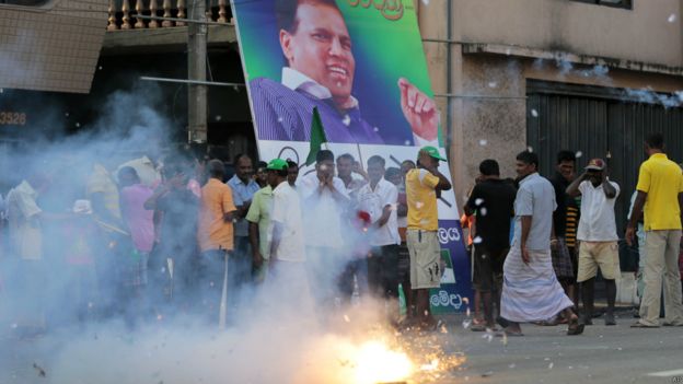 150108214544_maithripala_supporters_976x