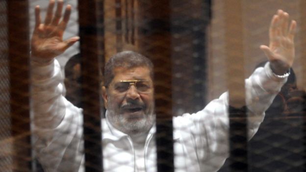 Экс-президента Египта Мухаммеда Мурси приговорили к пожизненному заключению