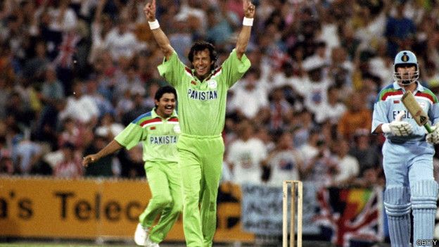 150209131137_1992_icc_world_cup_trophy_6