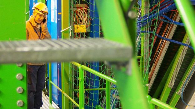 150305175410_large_hadron_collider_jonat