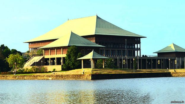 இலங்கை நாடாளுமன்றத்தின் வெளிப்புறத்தோற்றம்