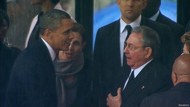Primeras fotos de Obama y Castro en Panamá