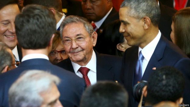 Primeras fotos de Obama y Castro en Panamá