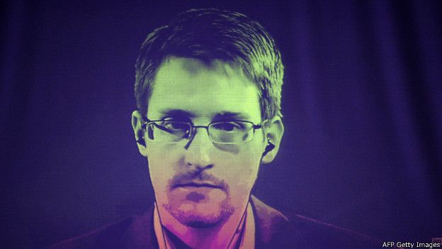 Edward Snowden entregó pruebas a la prensa de que los servicios de inteligencia de EE.UU estaban realizando un espionaje masivo e indiscriminado a los ciudadanos.