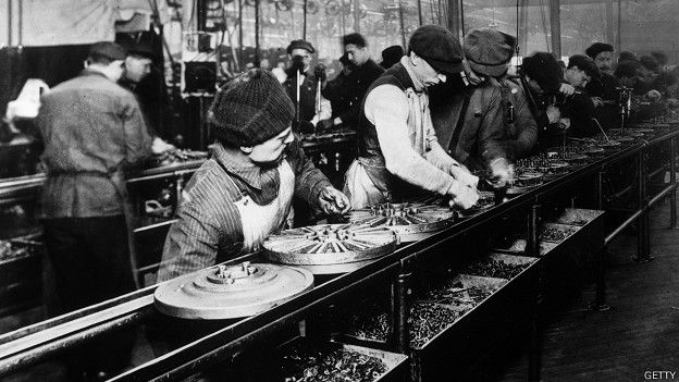 Revolución Industrial: fábrica Ford 1914