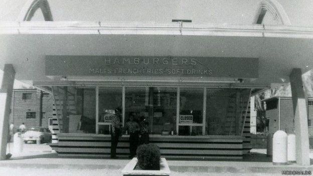 Primer restaurante de hamburguesas de McDonald's como cadena, abierto en 1955.