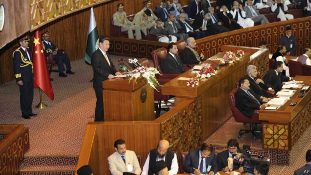 习近平在巴基斯坦议会发表演讲
