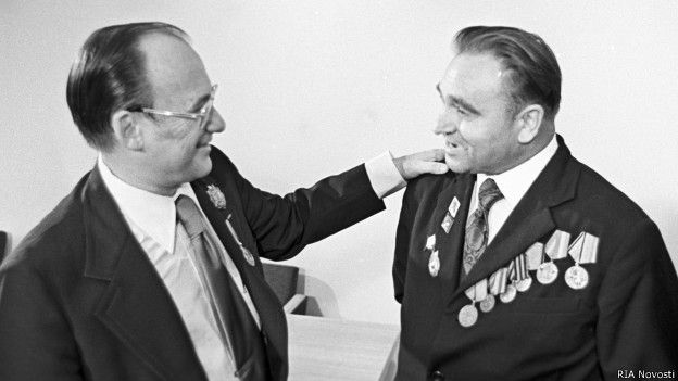 Участники встречи на Эльбе Уильям Робертсон (слева) и Александр Сильвашко в Москве, 1975 год