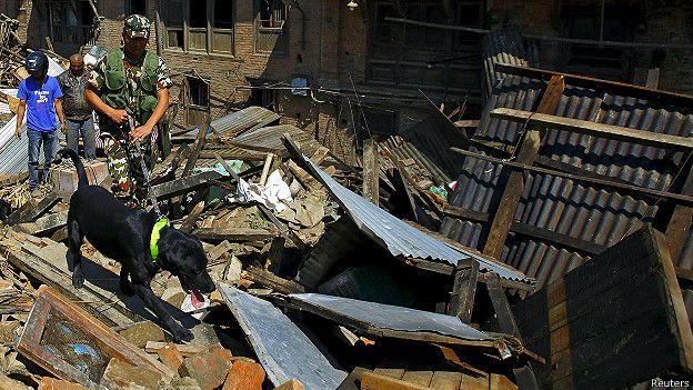 150427072128_nepal_earthquake_damaged_am