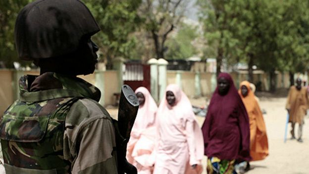 150429092241_nigeria_army_and_women_512x